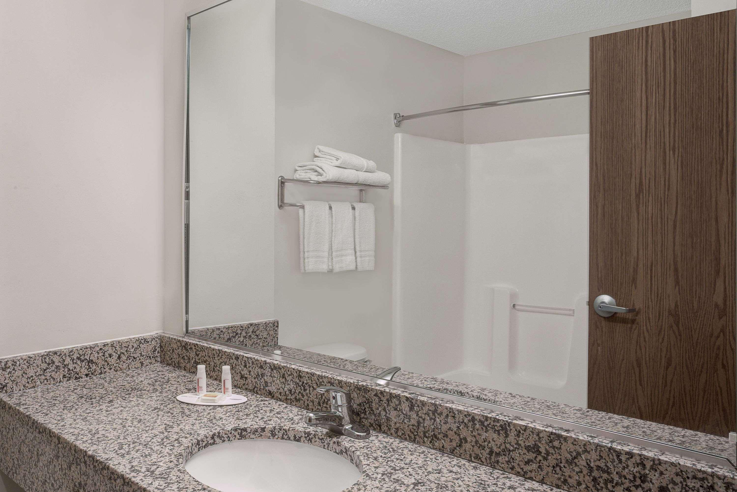 Days Inn By Wyndham Greensboro Nc Esterno foto