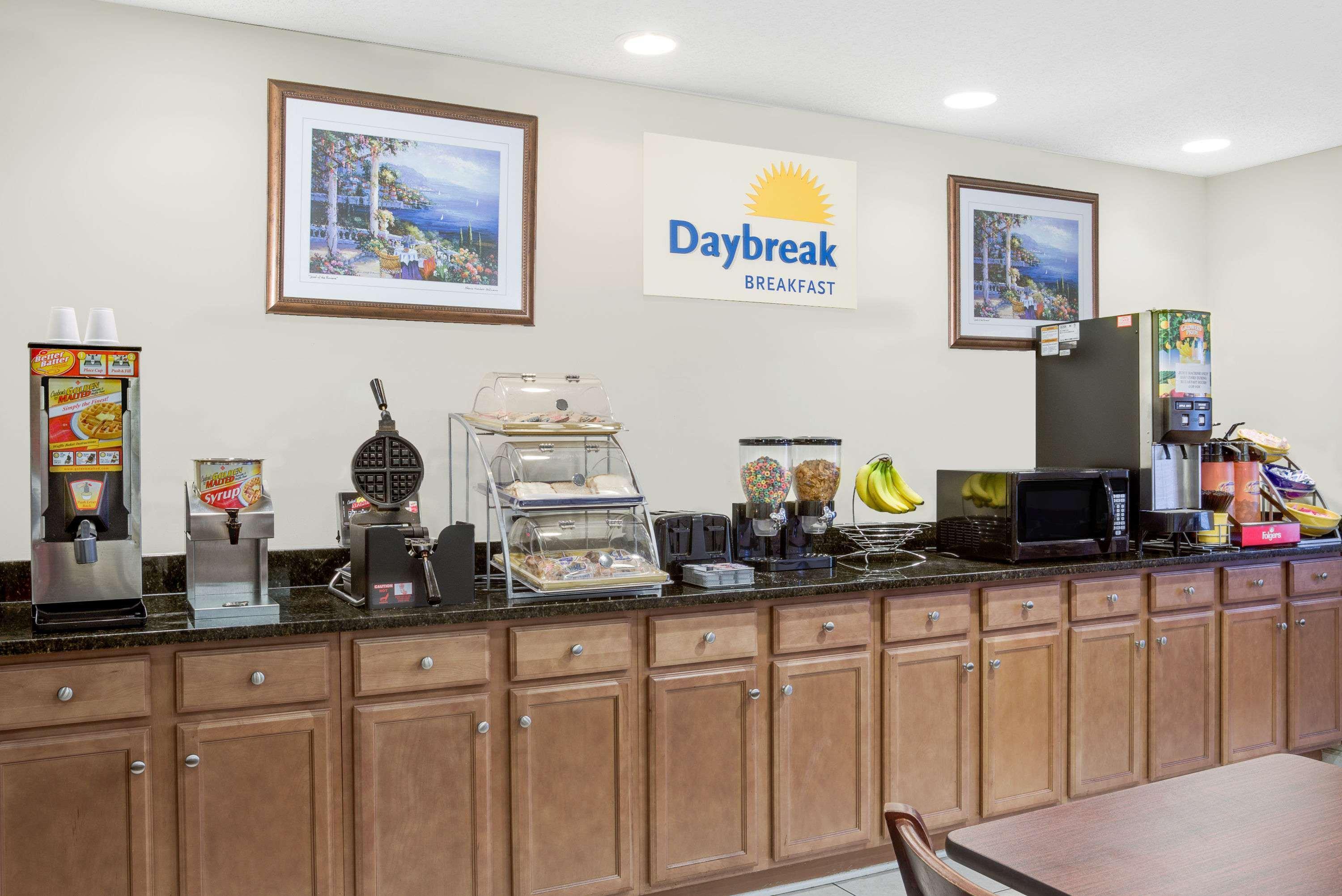 Days Inn By Wyndham Greensboro Nc Esterno foto