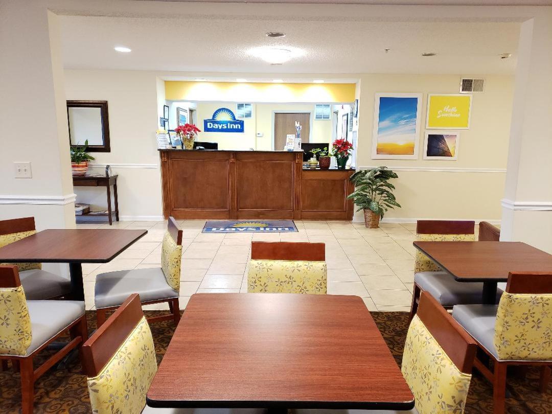 Days Inn By Wyndham Greensboro Nc Esterno foto